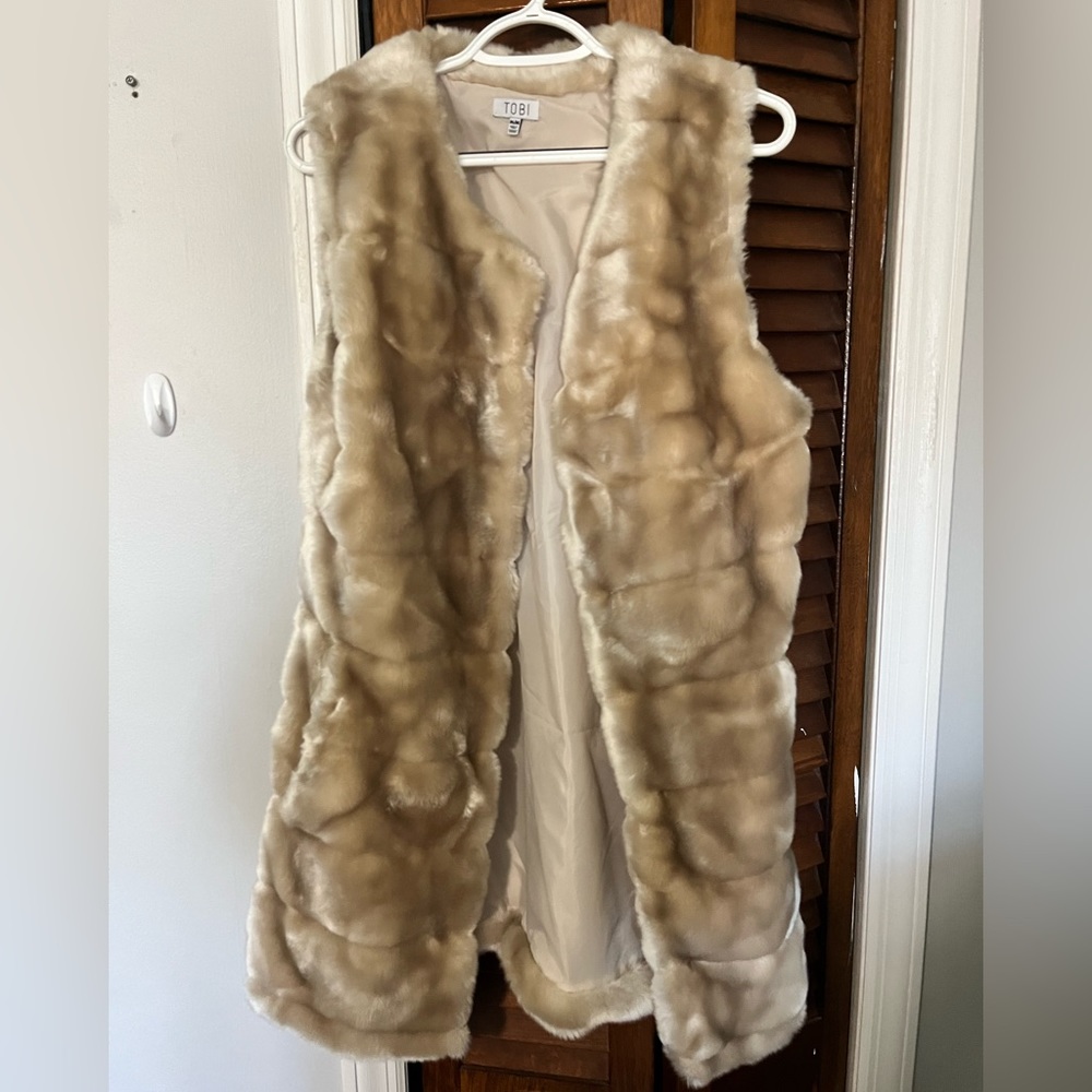 TOBI long fur vest